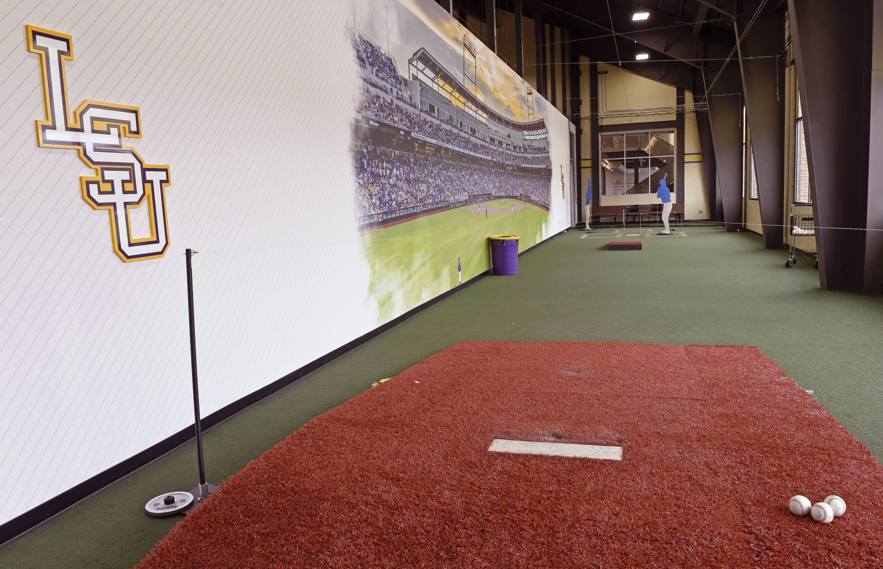 BR.lsupitchinglab.020220. 0109 bf.jpg